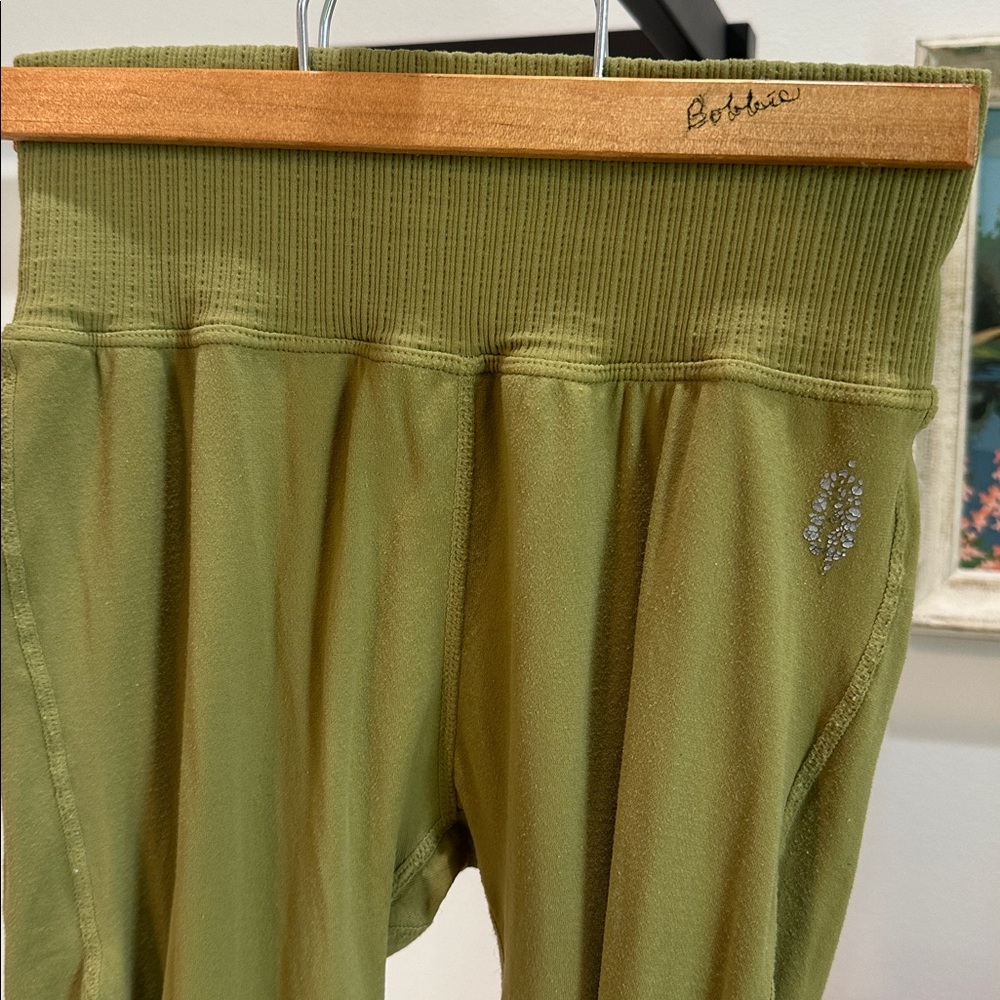 Free People Movement green flare leg stretchy yoga pants, leggings - Picture 4 of 6